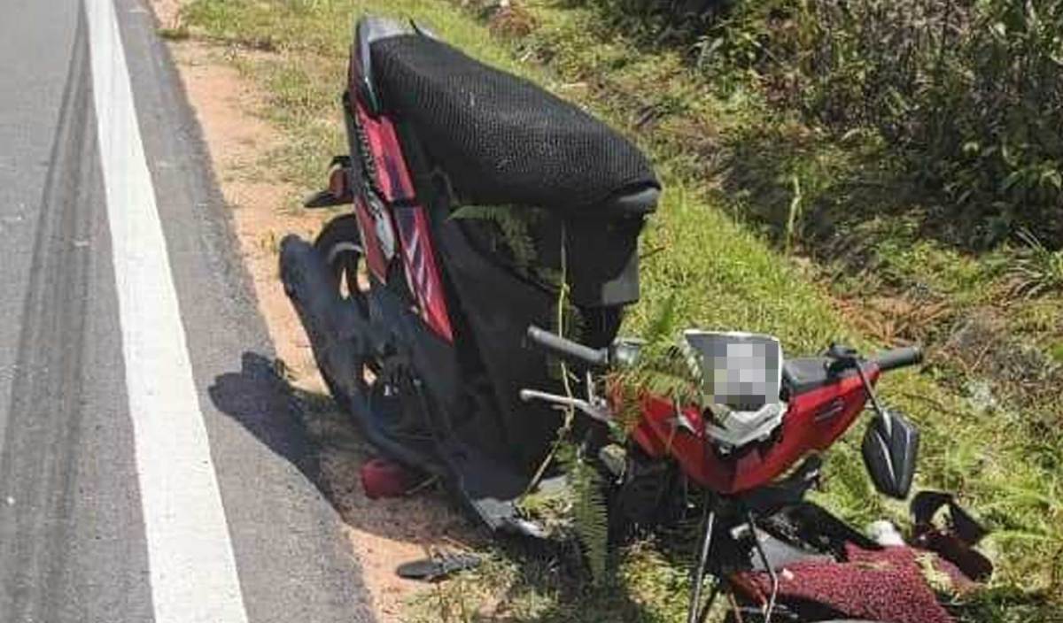 KEMALANGAN yang menyebabkan suami isteri warga emas maut di kilometer 28Jalan Lok Heng - Mawai. FOTO Tular
