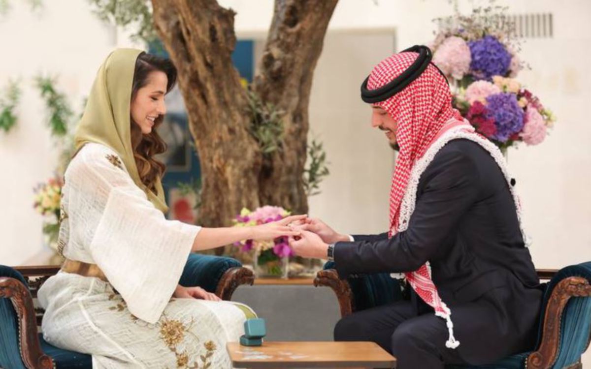 FOTO majlis pertunangan pasangan itu. FOTO Royal Hashemite Court