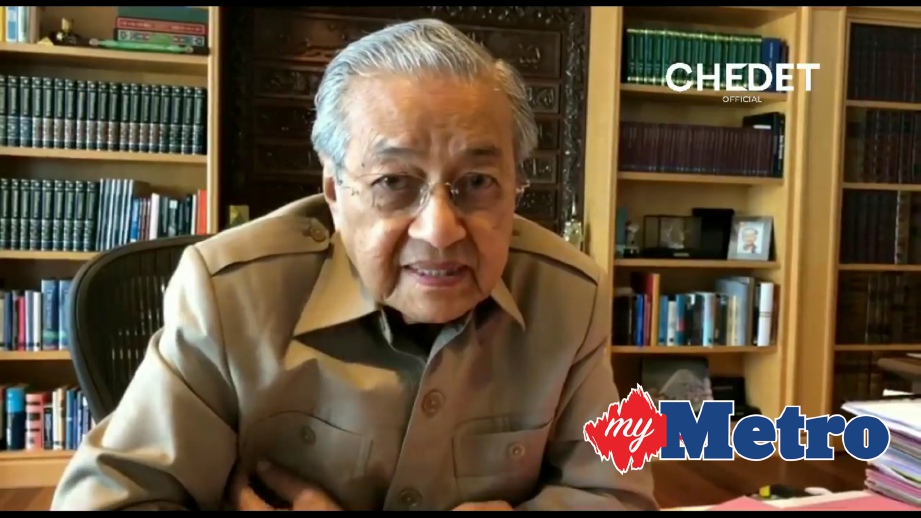 KERATAN video permohonan maaf Tun Dr Mahathir atas dakwaan ‘mati katak’. -Foto Ihsan CHEDET Official