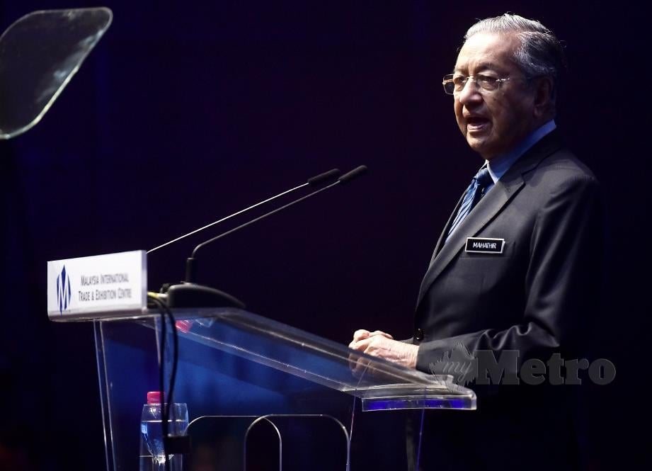 PERDANA Menteri Tun Dr Mahathir Mohamad semasa berucap di Pusat Perdagangan dan Pameran Antarabangsa Malaysia (MITEC) hari ini. FOTO Mohd Safwan Mansor