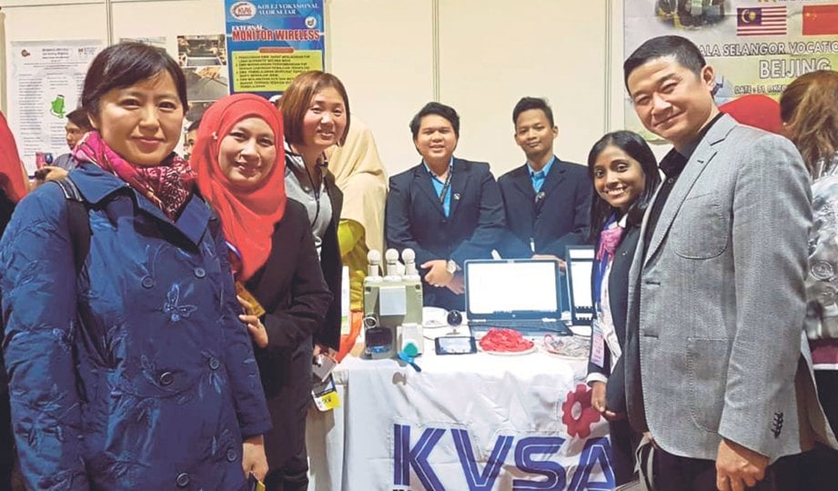 ANTARA delegasi Malaysia ketika Program Pengantarabangsaan Jerayawara TVET Ke Beijing.