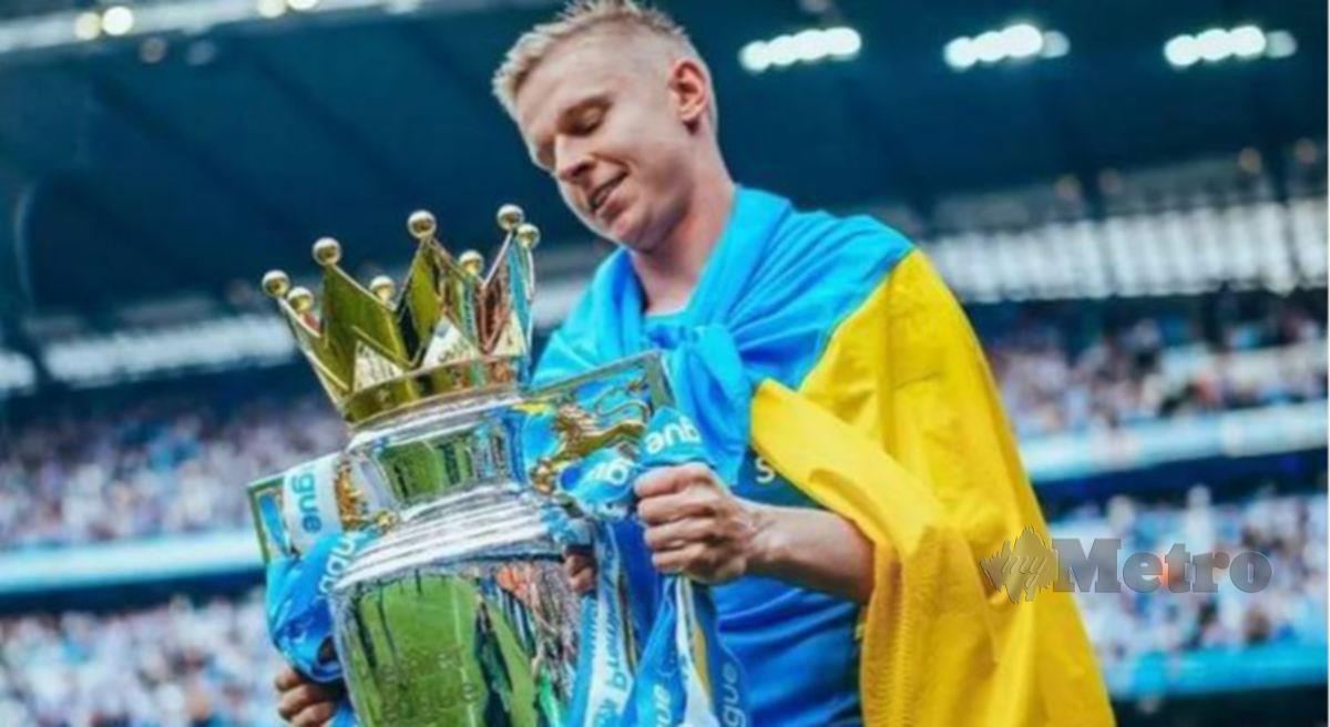 PEMAIN pertahanan, Oleksandr Zinchenko membalut badannya dengan bendera Ukraine ketika menjulang trofi Liga Perdana Inggeris bersama Manchester City. FOTO ihsan Instagram Manchester City
