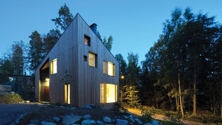 KEDIAMAN berbentuk trapezium memberi kelainan dalam seni bina rumah.