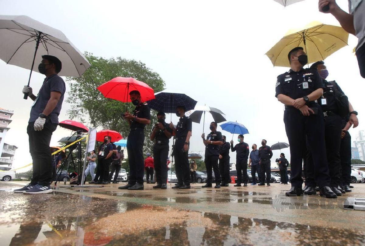 Antara pegawai dan anggota Polis yang hadir bagi pengundian awal Pilihanraya Negeri (PRN) Johor di Dewan Dato Onn, Ibu Pejabat Polis Johor Bahru. FOTO MOHAMAD SHAHRIL BADRI SAALI