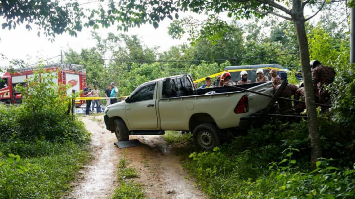 KENDERAAN pacuan empat roda Toyota Hilux yang mengundur ke belakang sebelum terlanggar mangsa. FOTO Ihsan Polis