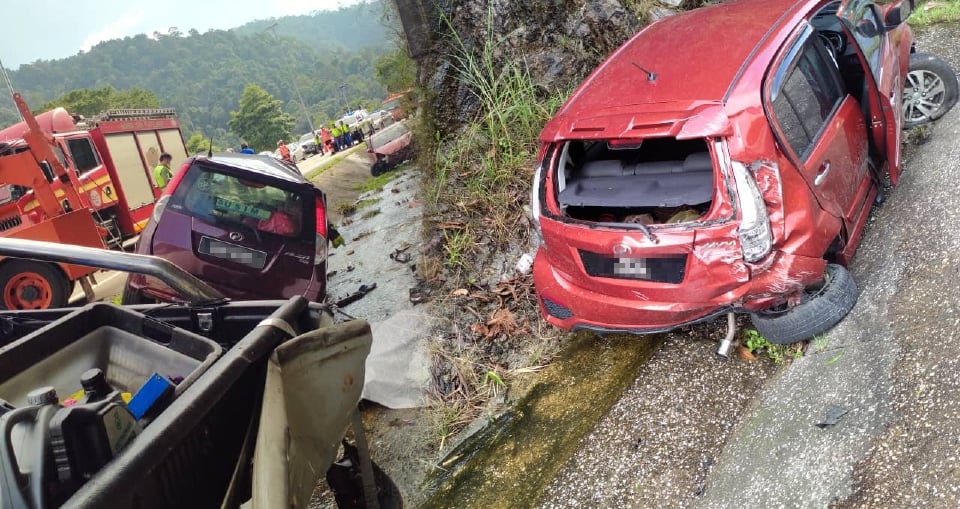 Lelaki Maut Tiga Parah Kemalangan 4 Kenderaan Harian Metro