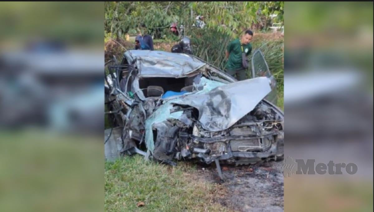 KEADAAN kereta Proton Wira yang terbabit kemalangan dengan lori. FOTO Ihsan Polis