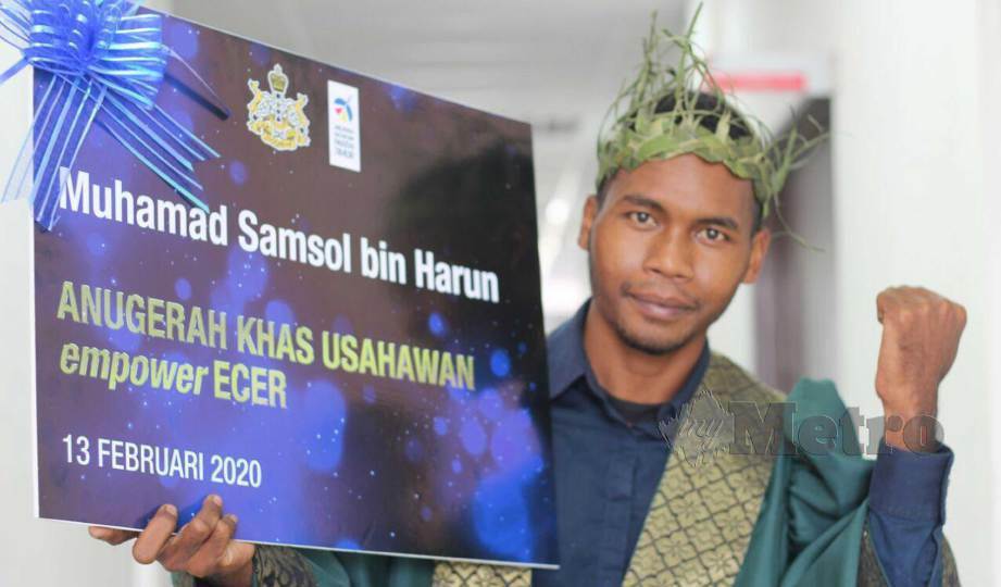 MUHD Samsol muncul peserta Orang Asli pertama di Kelantan berjaya menamatkan Program Latihan dan Kemahiran Keusahawanan Empower ECER. FOTO Nor Amalina Alias
