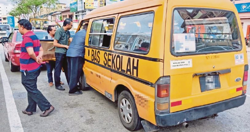 Van sekolah beracun  Harian Metro