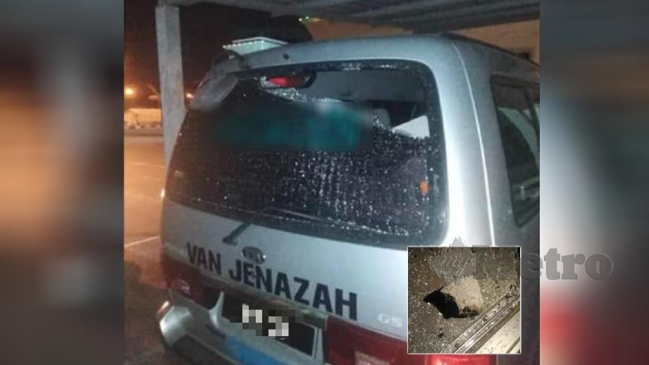 CERMIN belakang van jenazah yang pecah. (gambar kecil) Batu ditemui di dalam van. FOTO RIZANIZAM ABDUL HAMID