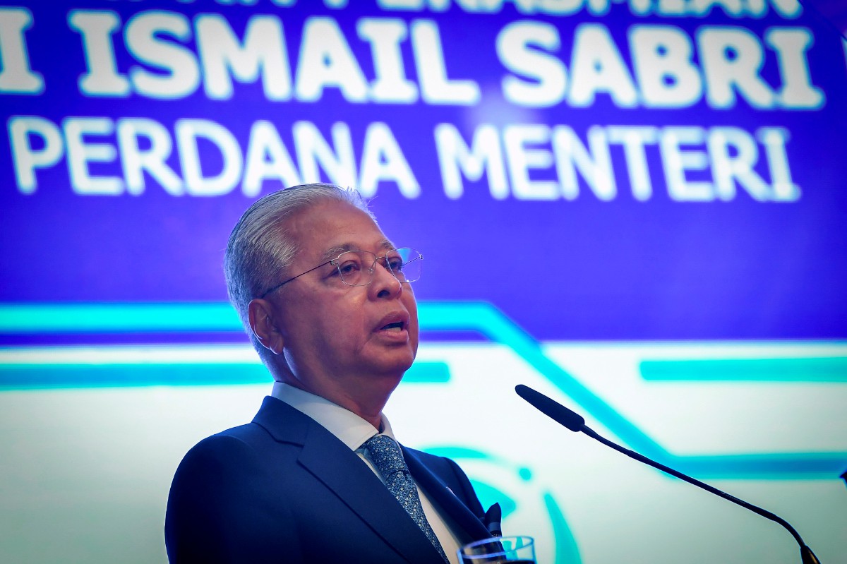 Ismail Sabri berucap pada majlis pelancaran Program Pembiayaan Insurans Kenderaan Keluarga Malaysia hari ini. FOTO BERNAMA