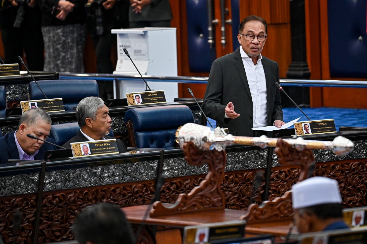 Anwar Ibrahim pada sesi pembentangan bajet mini pada hari kedua sidang Dewan Rakyat hari ini. FOTO Ihsan Jabatan Penerangan Malaysia