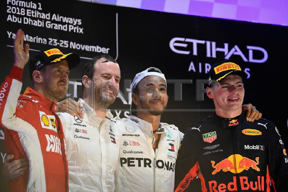 VERSTAPPEN (kanan) mampu mengancam kedudukan Hamilton (dua dari kanan) dan Vettel (kiri) tahun ini.