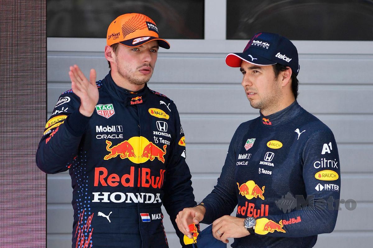PEREZ (kanan) bergandingan dengan Verstappen pada musim lalu. FOTO AFP