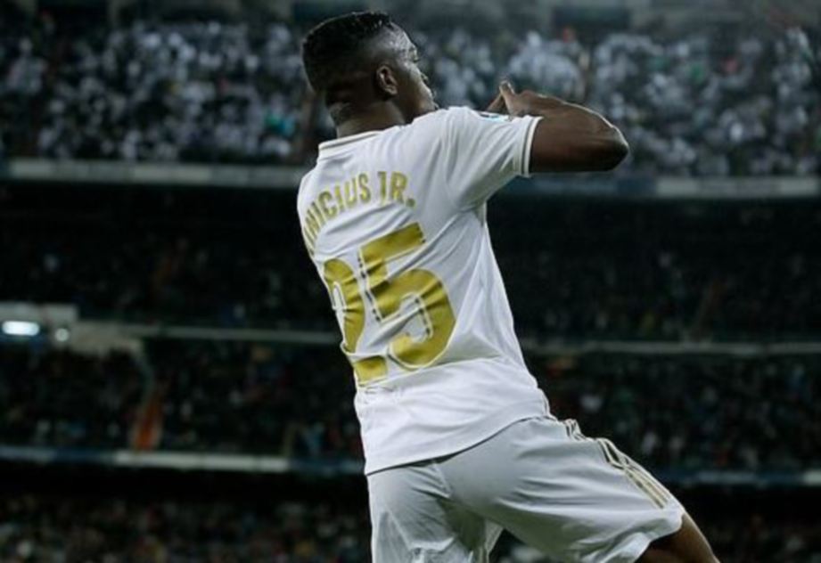 AKSI Vinicius yang meniru gaya Ronaldo selepas menjaringkan gol pertama Madrid. 