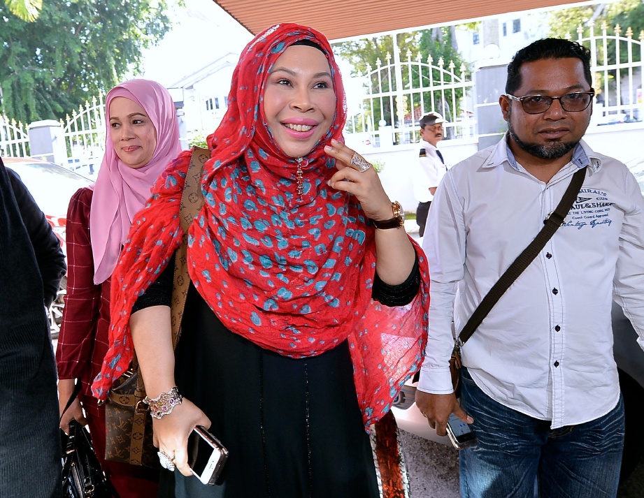 Datuk Seri Vida hadir di Mahkamah Sesyen Ipoh hari ini untuk sebutan semula kes berhubung 32 pertuduhan kerana gagal membayar GST berjumlah RM4.2 juta.