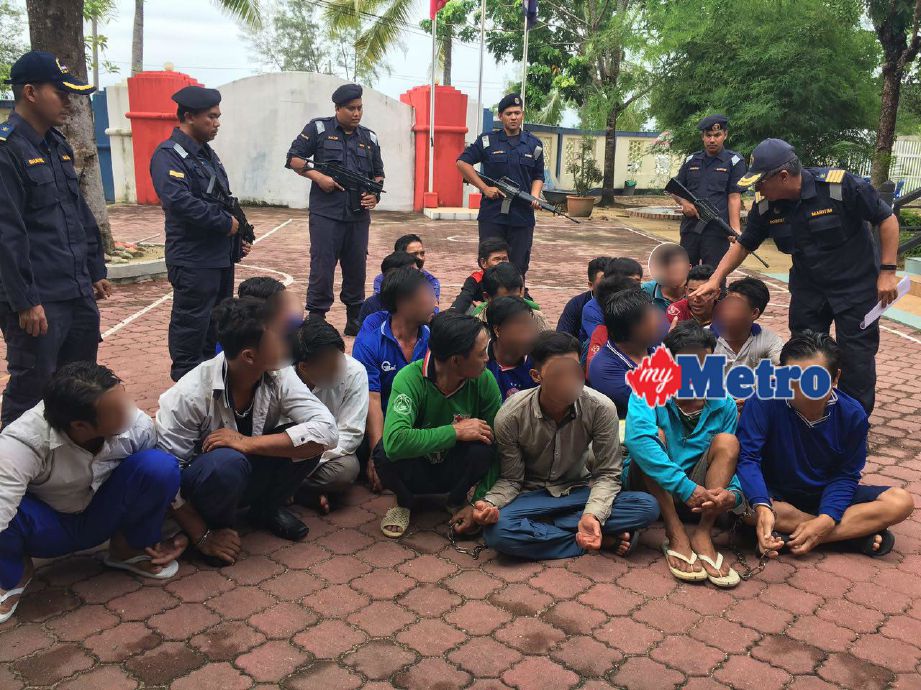 Nelayan warga Vietnam yang ditahan APMM, semalam. FOTO Siti Nor Hidayatidayu Razali