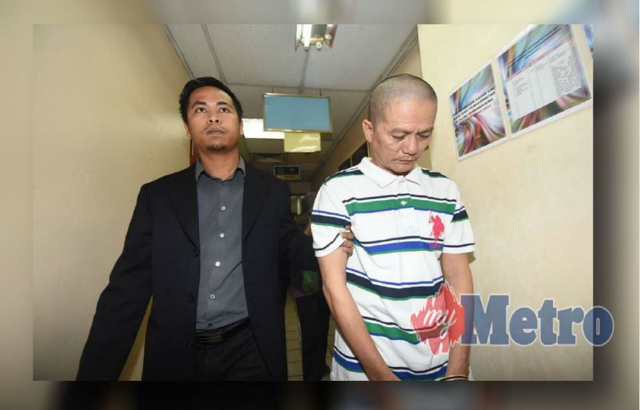 Tran didenda RM500,000 dan enam bulan penjara selepas mengaku salah memberi rasuah kepada Pengarah Pangkalan Maritim Kemaman, AAPM Kemaman di Mahkamah Sesyen Kuala Terengganu. Gambar Syafiq Ambak.