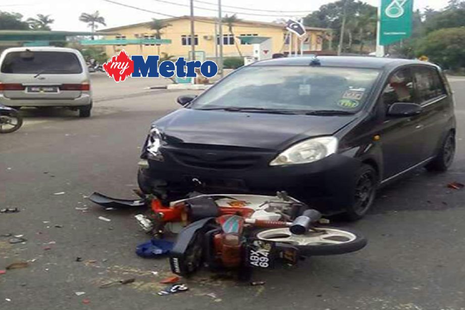 Kemalangan yang mengorbankan dua sahabat  di Jalan FELDA Ketengah Jaya. FOTO Rosli Ilham
