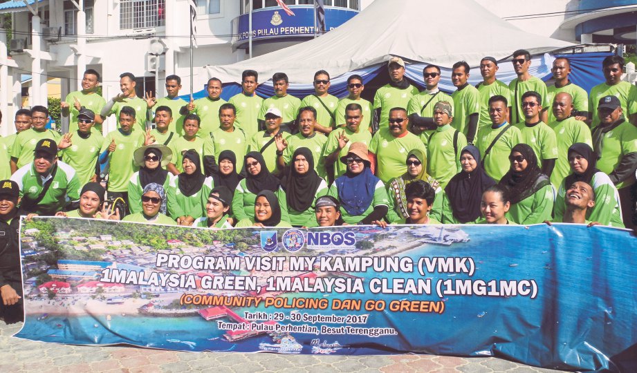 SERAMAI 150 penyelam seluruh Malaysia berkumpul untuk membersihkan dasar laut.