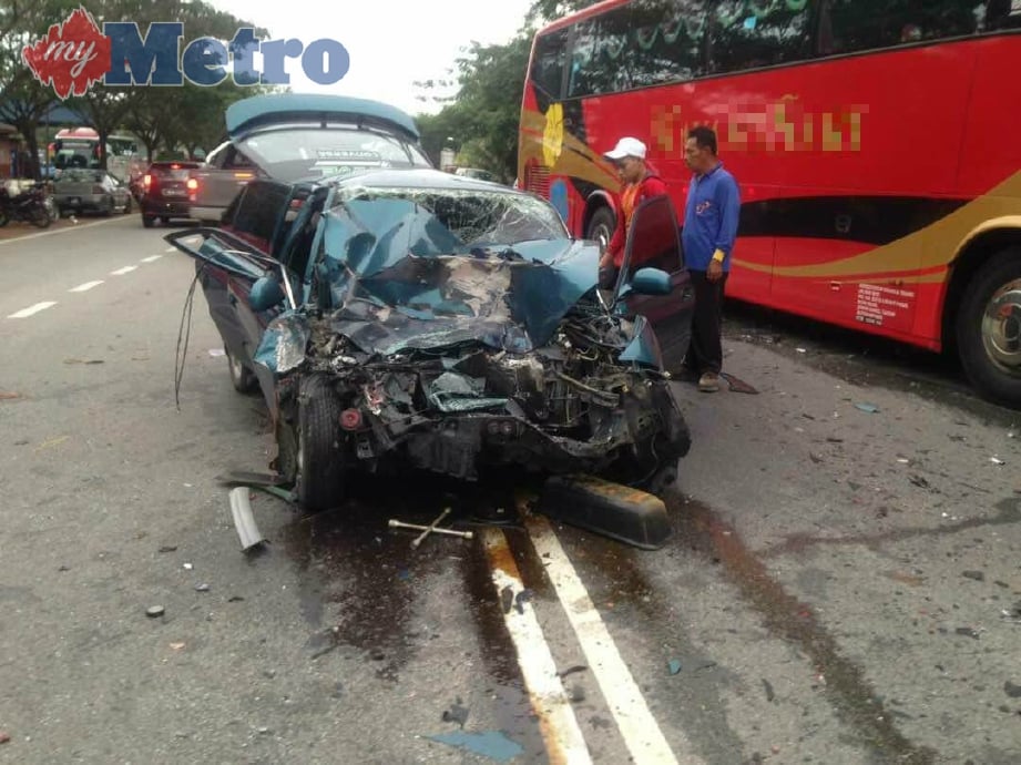 Kereta dipandu pelajar kolej yang maut akibat kemalangan di Jalan Sungai Terap Jorak, Muar.