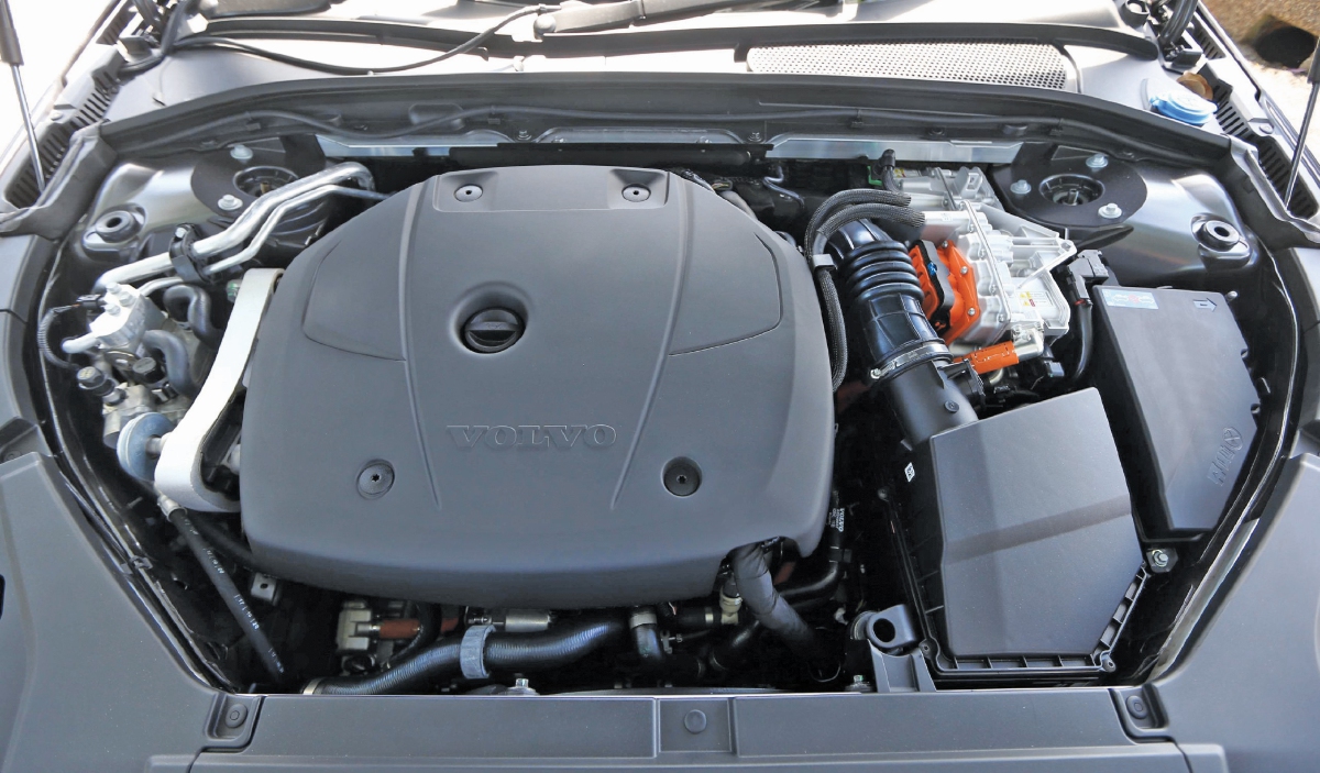 ENJIN berkembar 2.0 liter E-Drive dengan Pengecas Turbo dan Supercas.