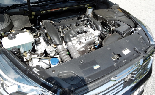 ENJIN 1.6 liter THP pengecas turbo tekanan tinggi.