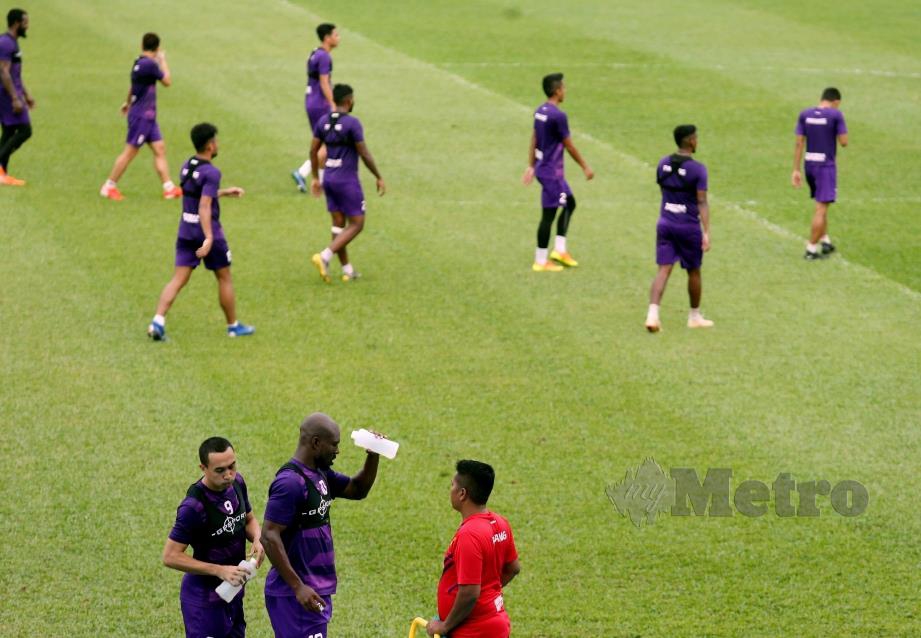 PEMAIN pasukan Pahang, Dickson Nwakaeme pada sesi latihan pasukan Pahang bagi menghadapi pasukan Kedah dalam perlawanan separuh akhir kedua Piala Malaysia 2019, di Stadium Darul Makmur. FOTO: Farizul Hafiz Awang
