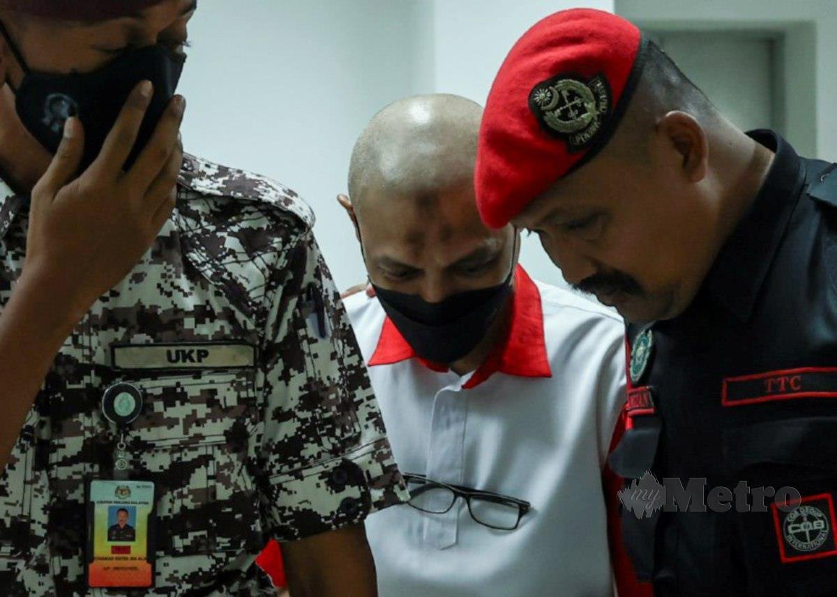 ZULHISHAM Fadly terlepas hukuman mati selepas Mahkamah Tinggi di sini, menggantikan hukuman itu dengan penjara 38 tahun dan 12 sebatan kerana membunuh seorang wanita, 16 tahun lalu di kebun buah naga di Bukit Tebuan, Jalan Bukit Takal, Ibok, Terengganu. FOTO Nik Abdullah Nik Omar