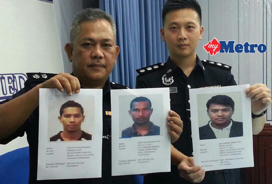 Ketua Polis Daerah Kemaman Superintendan Mohd Said Ibrahim menunjukkan gambar tiga lelaki yang dicari berkaitan tuga kes bunuh. - Foto SHAMSUDIN HUSIN
