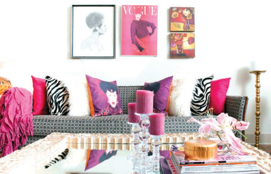 EKSPLORASIKAN gabungan sesuai di ruang tamu dengan merah jambu terang, merah jambu gelap dan merah jambu pastel.