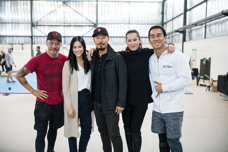 BARISAN pelakon Warrior (dari kiri) Perry Yung, Dianne Doan, Hoon Lee, Olivia Cheng dan Joe Taslim. FOTO Cinemax Malaysia