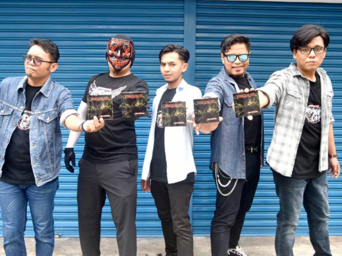 TORQUE Six kini tampil dengan album sulung Pun Intended.