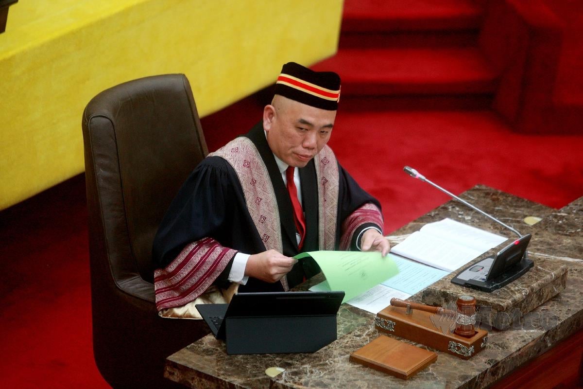 Weng San dilantik menjadi Speaker DUN Selangor yang baharu bagi penggal pertama Mesyuarat DUN ke-15 di Dewan Negeri Selangor, Shah Alam. FOTO FAIZ ANUAR