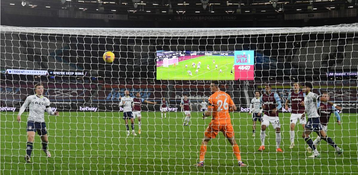 PENYERANG  West Ham,  Jarrod Bowen (kanan) meledak gol kedua kelabnya. FOTO AFP 