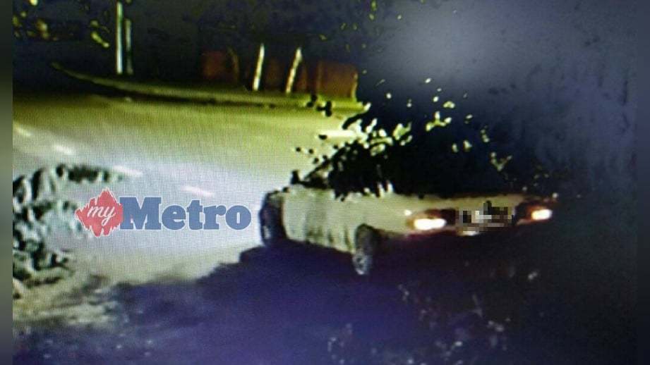 PETIKAN rakaman CCTV menunjukkan kereta dinaiki suspek dilihat di Taman Universiti, Sungai Tangkas, Bangi, Sabtu lalu. FOTO Ihsan Pengerusi Persatuan Penduduk Taman Universiti Jalan Pintar, Sungai Tangkas, Bangi.