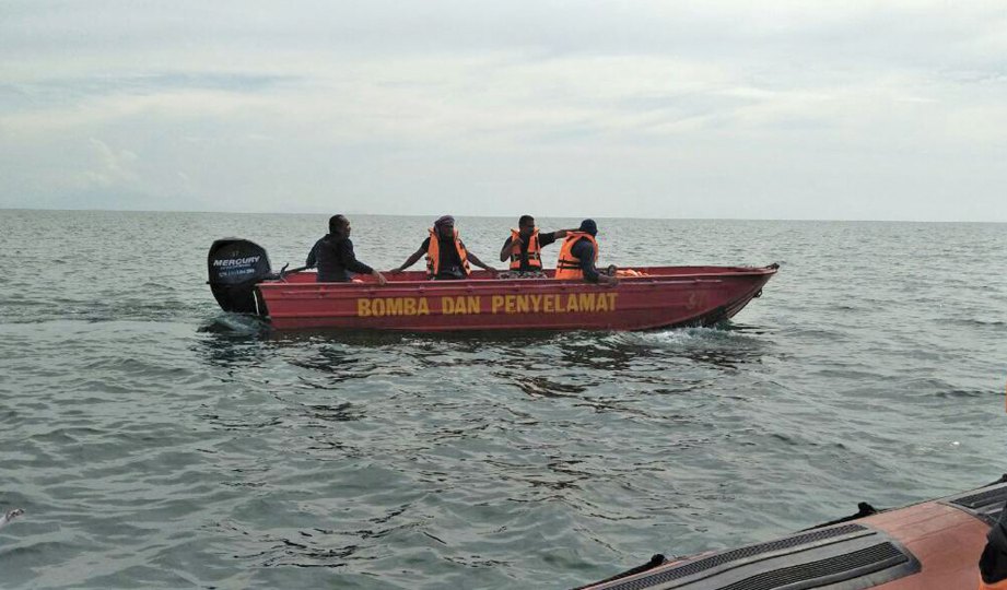 ANGGOTA PPDA Kedah diajar semula teknik menyelam di Pulau Songsong, Yan baru-baru ini.