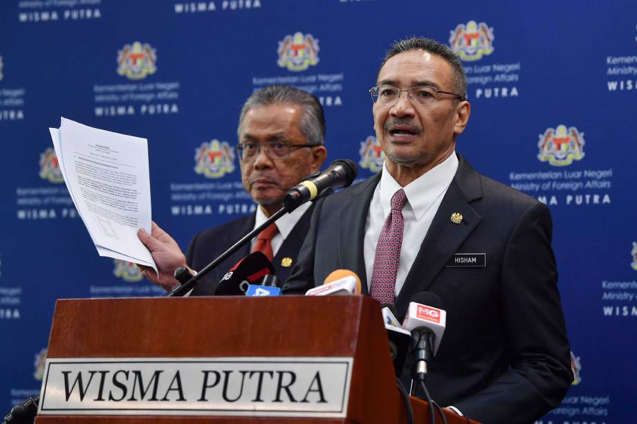 HISHAMUDDIN pada sidang media selepas sesi taklimat oleh Jabatan Protokol dan Konsular Kementerian Luar di Wisma Putra, Putrajaya. FOTO BERNAMA