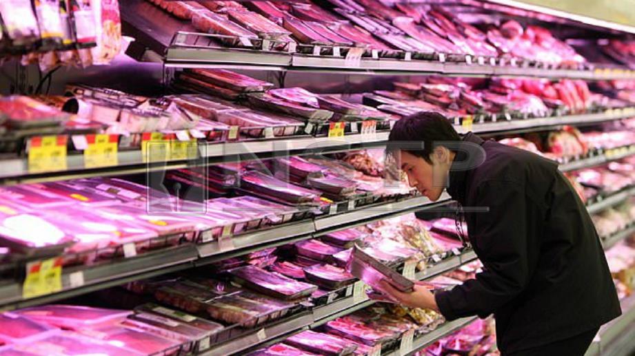 WOOLWORTHS muncul pasar raya pertama membuat dan menjual produk makanan halal kepada komuniti beragama Islam yang semakin meningkat di Australia. FOTO Daily Mail. 