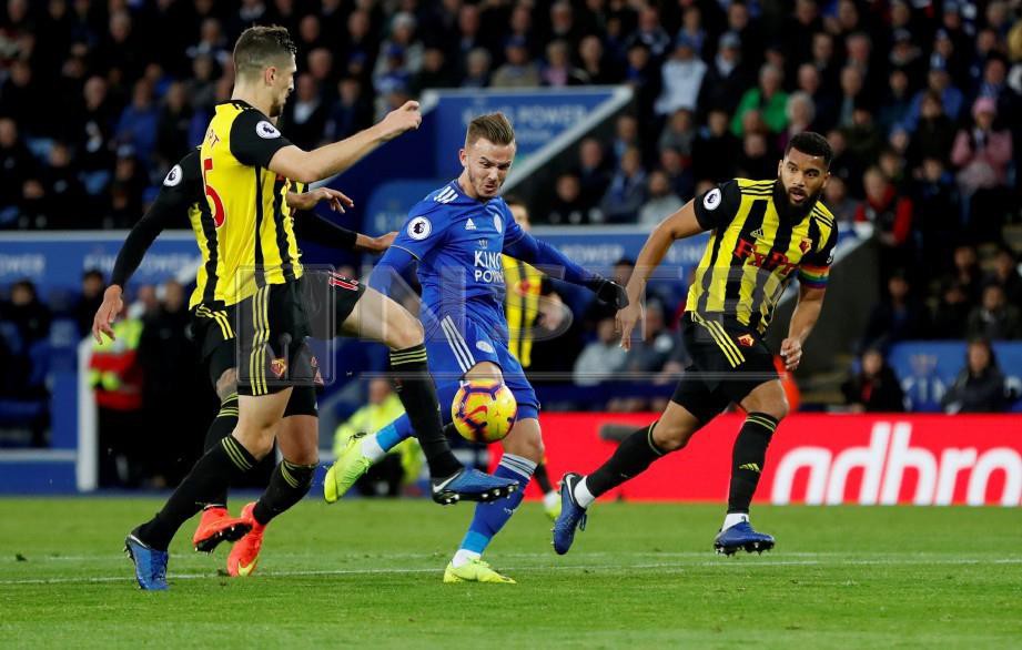 MADDISON (tengah) jaring gol kedua buat Leicester. -Foto Reuters