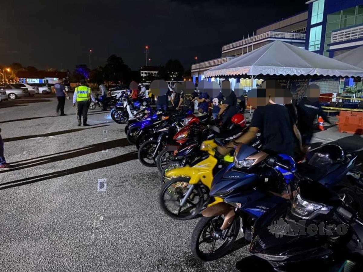 Polis menjalankan operasi khas yang mengesan ubah suai motosikal kesalahan tertinggi dicatatkan di Manjung. FOTO IHSAN PDRM