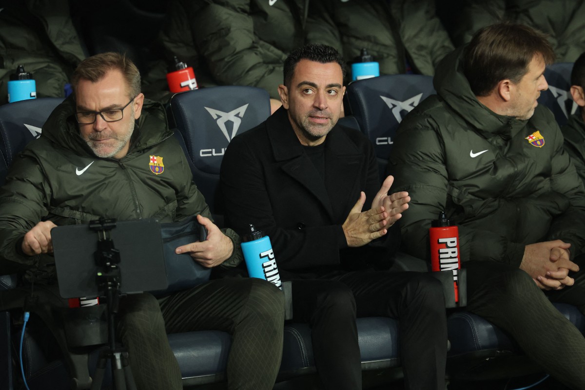 REAKSI Xavi (tengah) ketika bertemu Villarreal. FOTO AFP