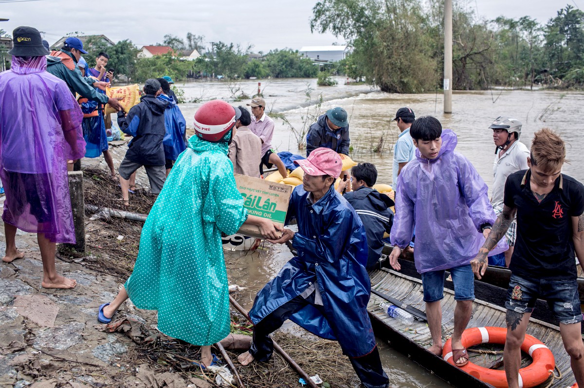 KEADAAN di Thua Thien Hue yang dilanda banjir dan tanah runtuh. 