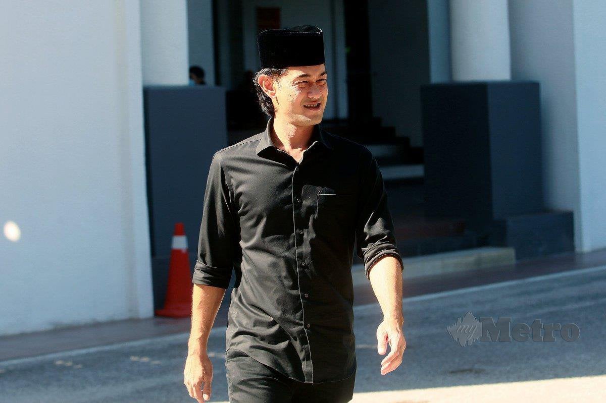 Farid Kamil ketika tiba di Mahkamah Tinggi Syariah Selangor, Shah Alam. FOTO FAIZ ANUAR
