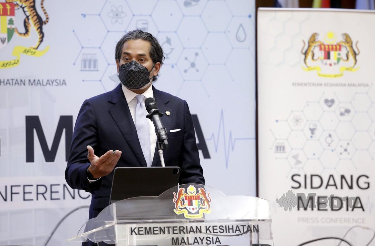 Khairy ketika sidang media dan pengumuman khas berkaitan kelonggaran prosedur operasi standard (SOP) di Putrajaya. FOTO MOHD FADLI HAMZAH