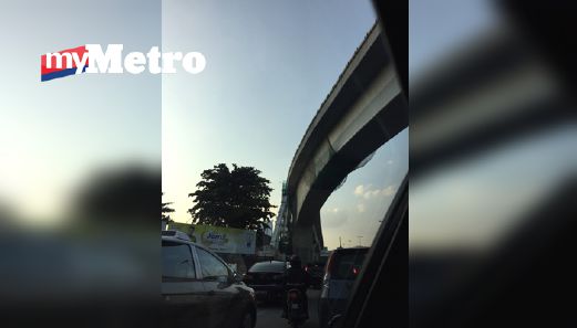 Gambar yang didakwa terdapat 'keretakan' landasan MRT di Lebuhraya Damansara Puchong (LDP). FOTO ihsan pembaca