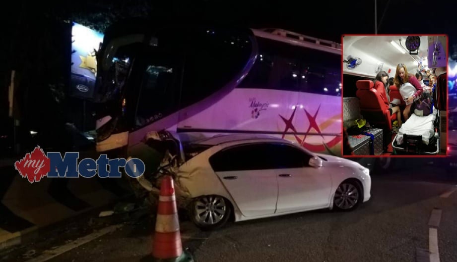 KEADAAN bas persiaran yang terbabit dalam kemalangan dengan kereta di Kilometer 17.3 Jalan Genting-Kuala Lumpur,  dekat Bentong, malam tadi. Penumpang menerima rawatan awal di dalam ambulans (gambar kecil). FOTO Ihsan JBPM
