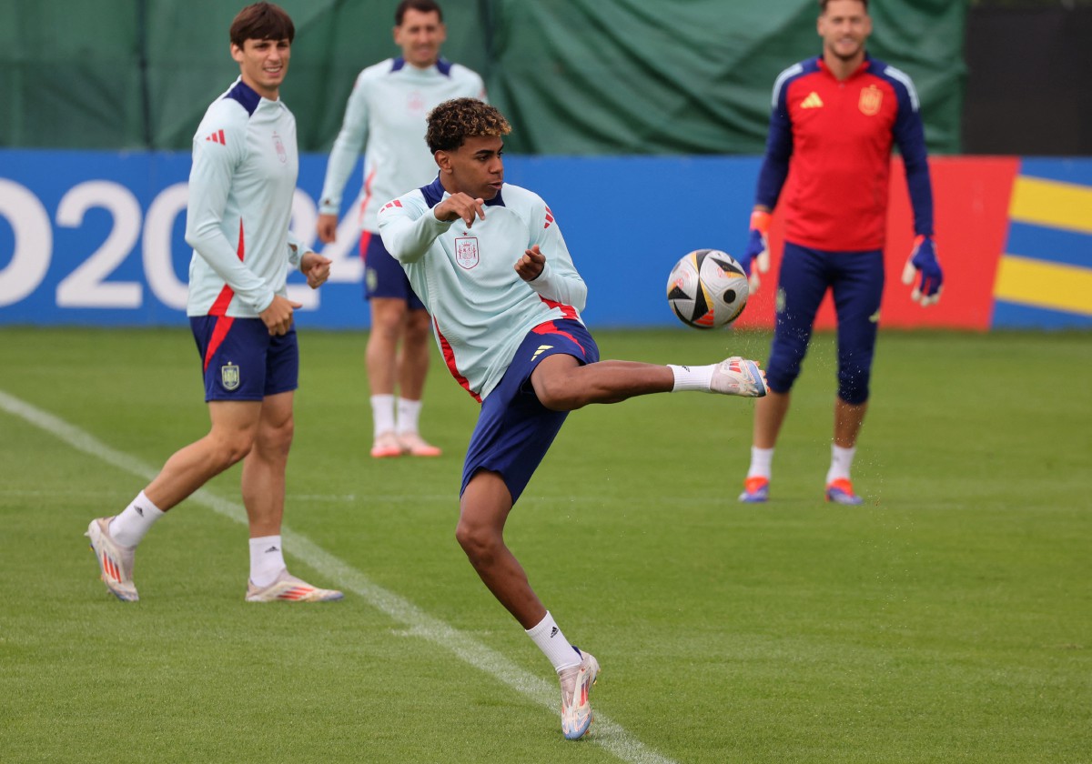 YAMAL ketika sesi latihan. FOTO REUTERS