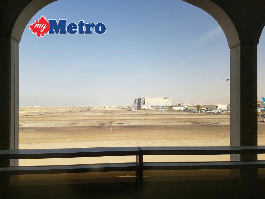 Pemandangan di Lapangan Terbang Antarabangsa Muscat, Oman ketika kumpulan misi kemanusiaan ke Yaman anjuran Muslim Care Malaysia Society (Muslim Care) tiba sebelum mengambil jalan darat ke Yaman. FOTO Muhammad Saufi Hassan