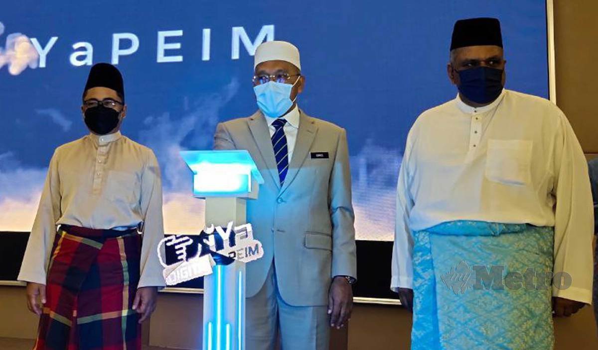 IDRIS (tengah) melancarkan Aplikasi Digital YaPEIM (DiYa) di Putrajaya. FOTO Samadi Ahmad